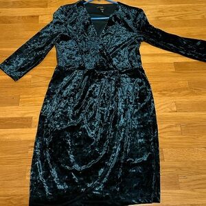 Maggy london green velvet faux wrap dress size 16 women’s.